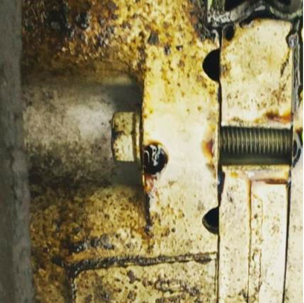 Каплепадение жидкостей в транспортном средстве не допускается