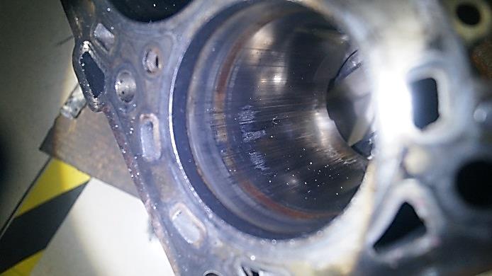 Брак воздушного патрубка на дизельном двигателе (1VD) автомобиля Тойота Ленд Крузер